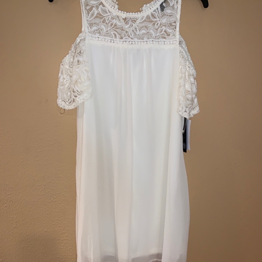 White off the should sleeves & lace detail dress